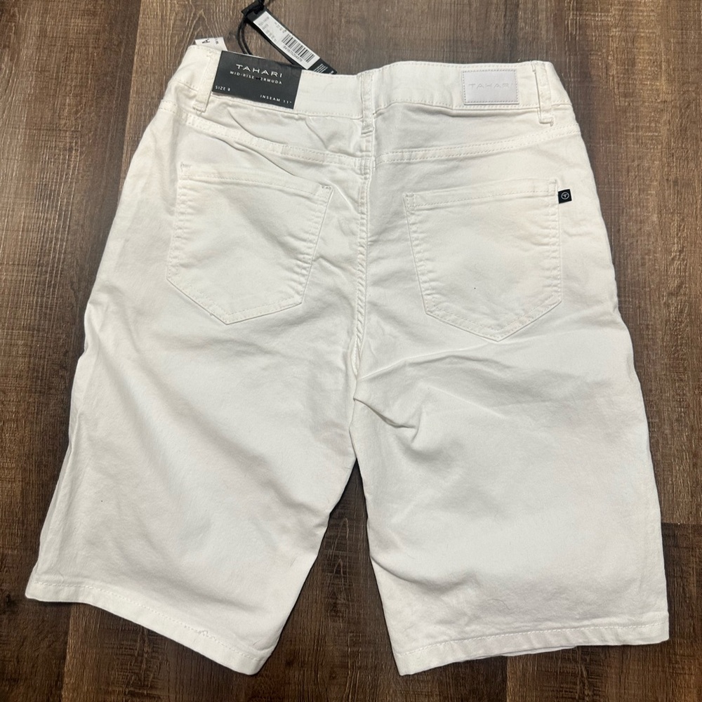Tahari NWT White mid rise Bermuda shorts size 8 - Picture 4 of 6